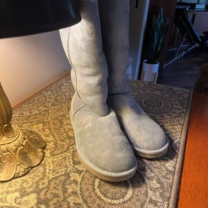 Size 9 Women’s UGG  Sel Gray boot
